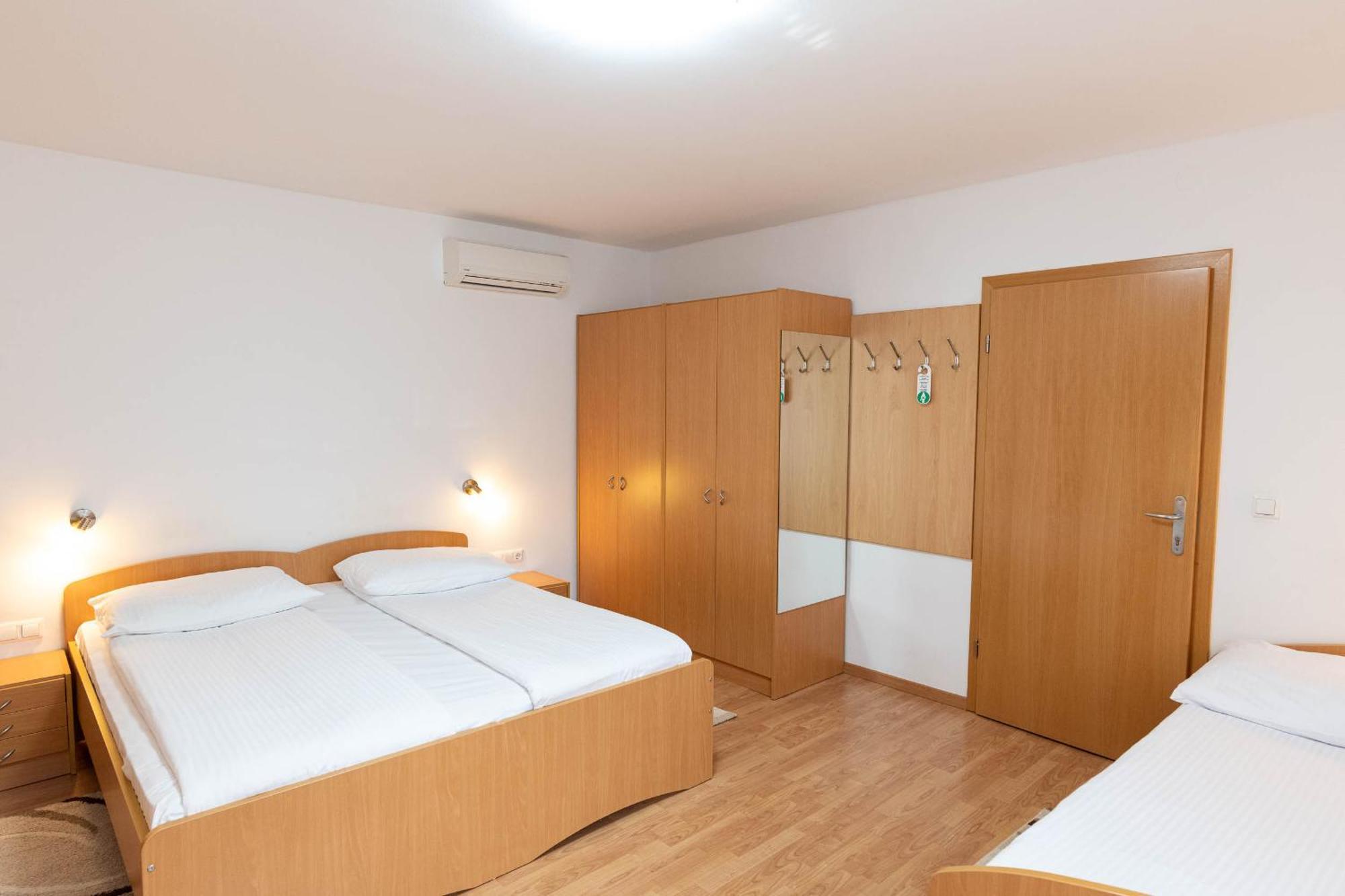 Apartmaji In Sobe Ramar Straza Экстерьер фото