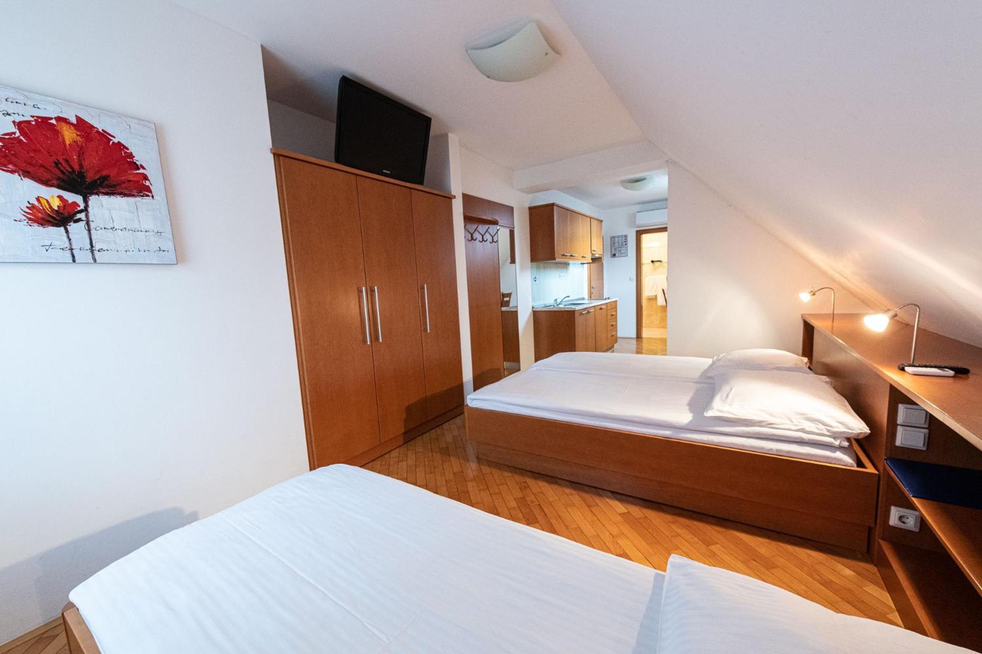Apartmaji In Sobe Ramar Straza Экстерьер фото